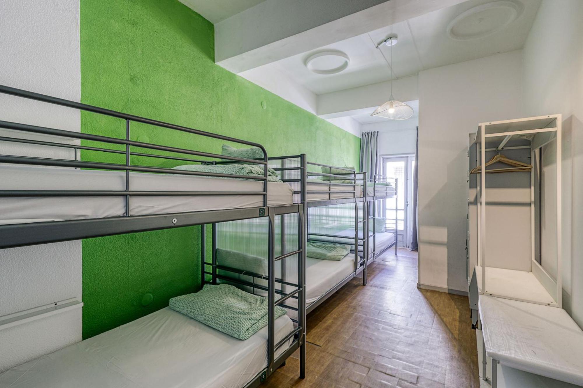Travel & Live Porto Hostel Room photo