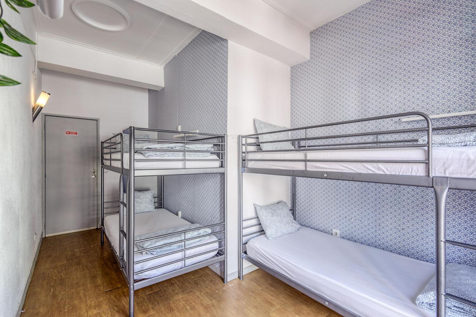 Travel & Live Porto Hostel Room photo