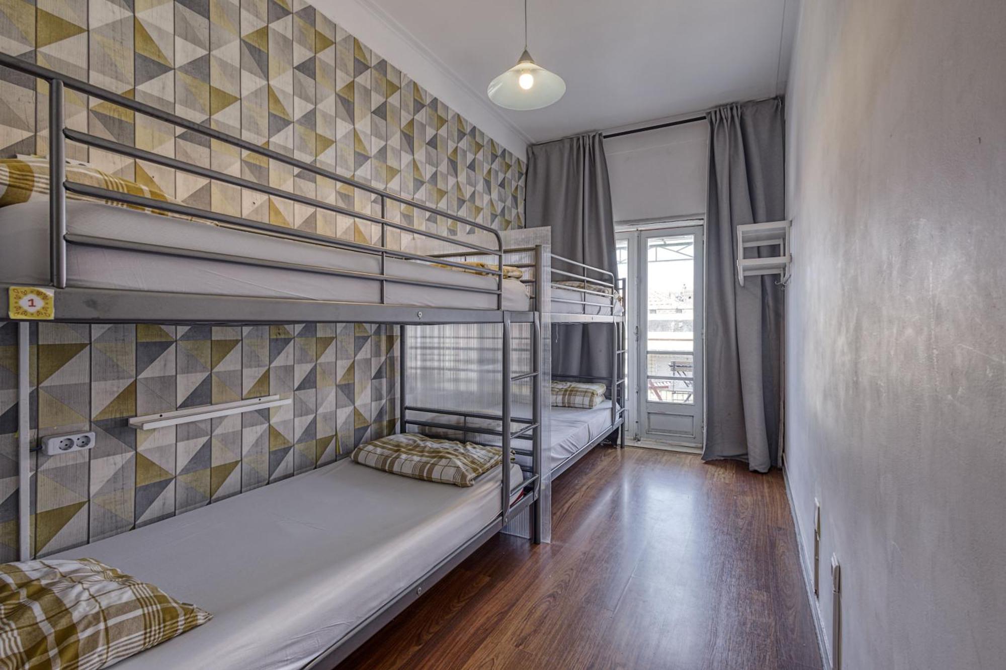Travel & Live Porto Hostel Room photo