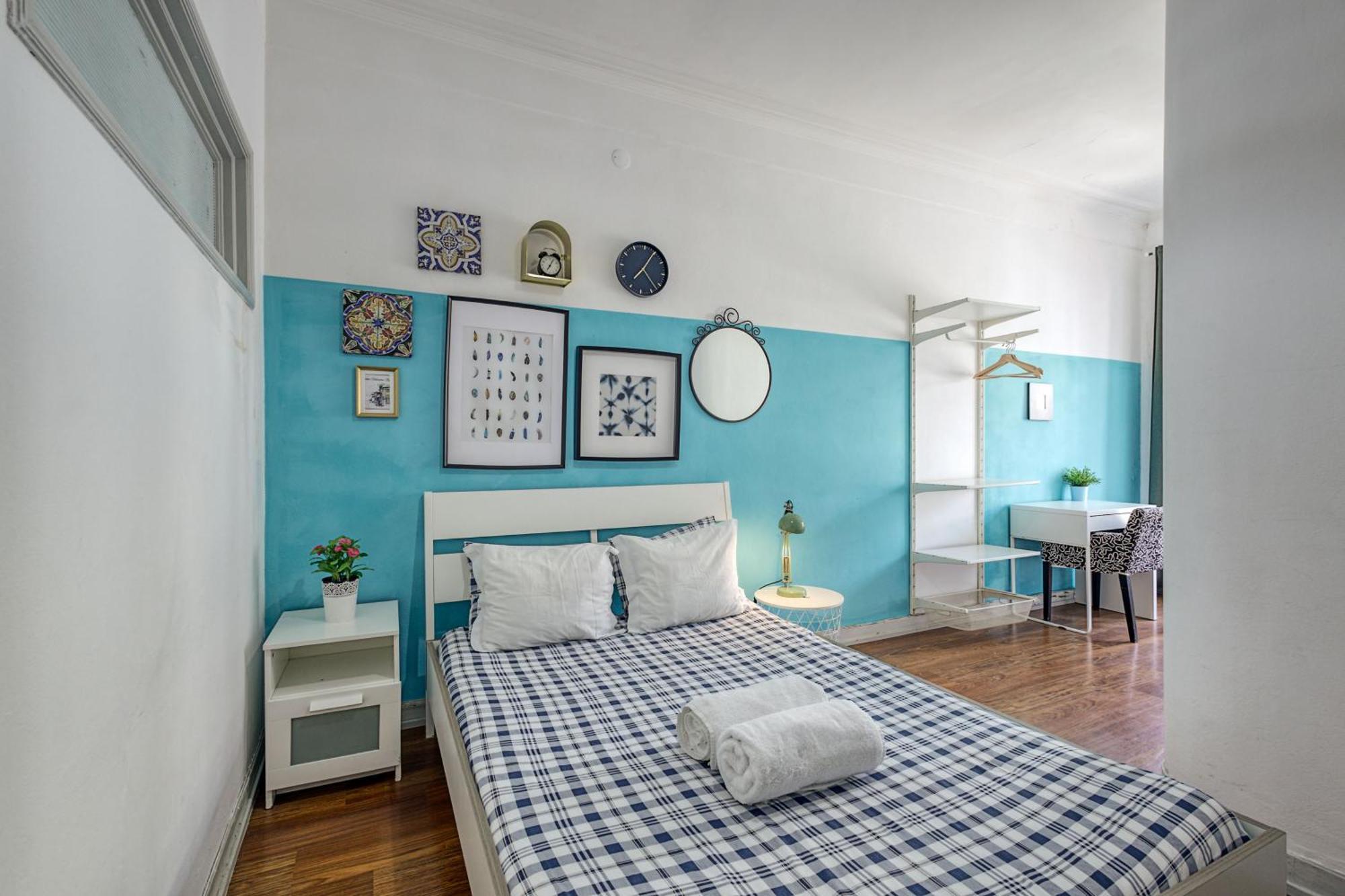Travel & Live Porto Hostel Room photo