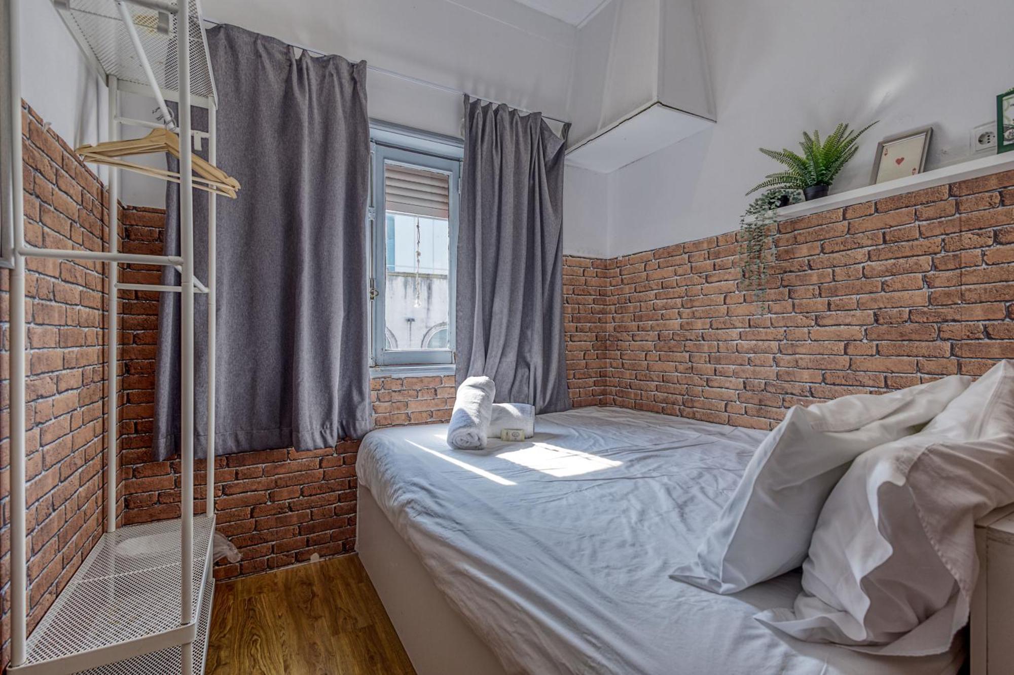 Travel & Live Porto Hostel Room photo