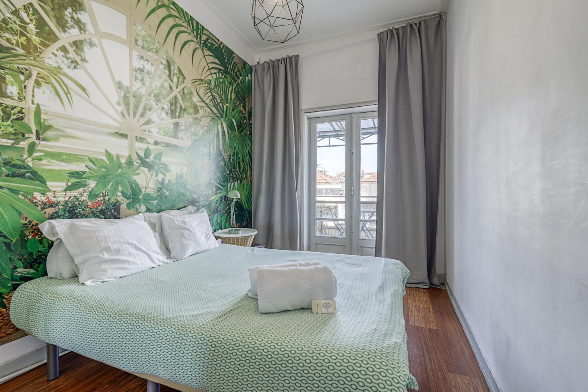Travel & Live Porto Hostel Room photo